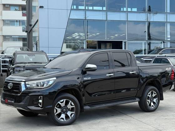 TOYOTA HILUX 2.8 SRX 4X4 CD 16V DIESEL 4P AUTOMÁTICO TOYOTA HILUX 2.8 SRX 4X4 CD 16V DIESEL 4P AUTOMÁTICO